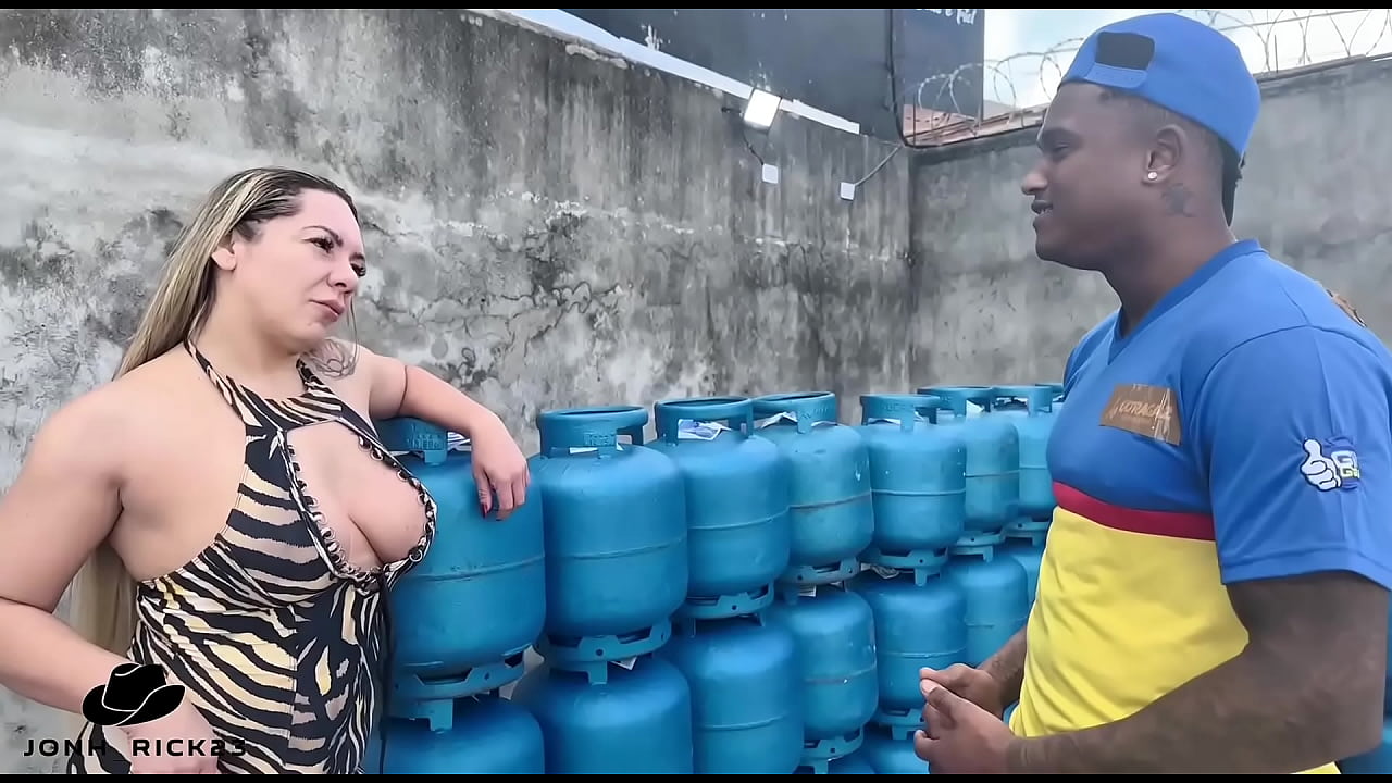 COMI O CUZINHO DA COROA LOIRA EM TROCA DE DESCONTO NO GÁS